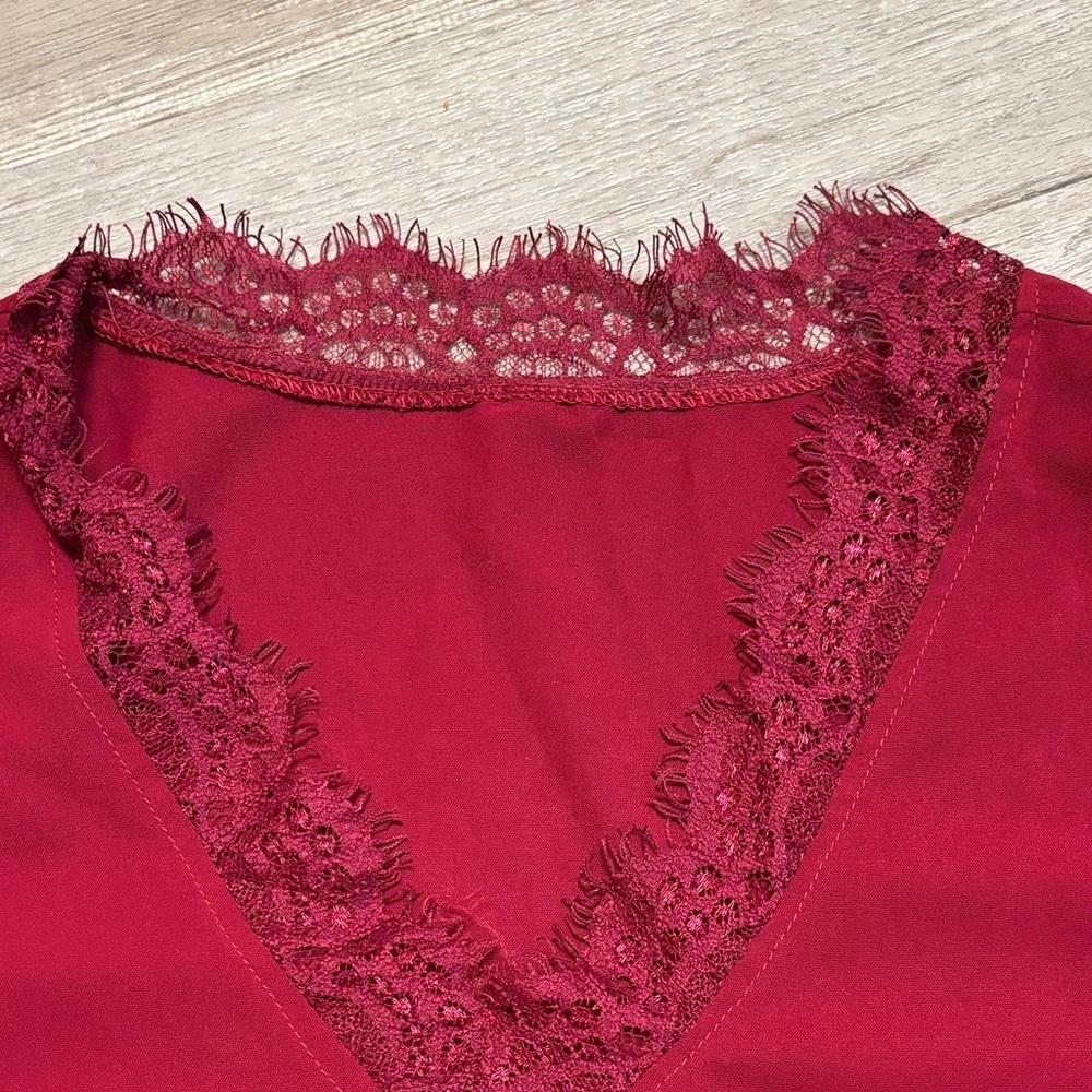 Chic Lace-Trimmed Burgundy Blouse - Picture 2 of 3